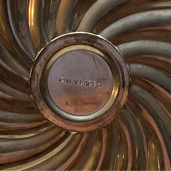 F.B. Wallace Vintage Two Tier Silver Plated Buffet Server - timeless elegance - Picture 7 of 9